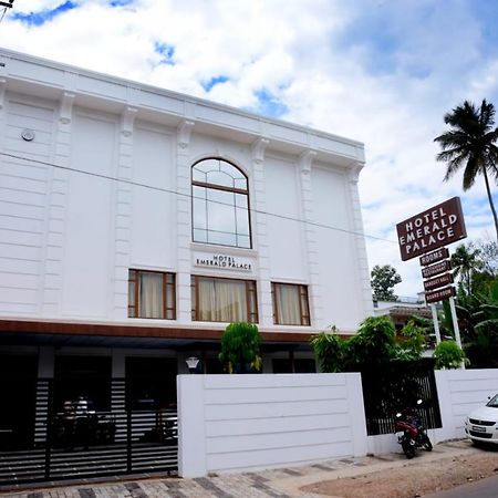 Hotel Emerald Palace Kottiyam Exteriör bild