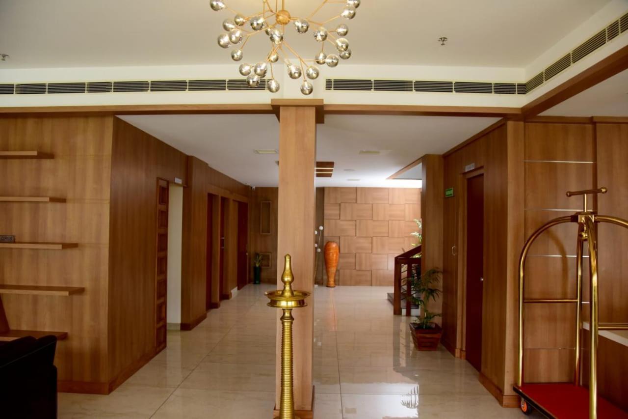 Hotel Emerald Palace Kottiyam Exteriör bild