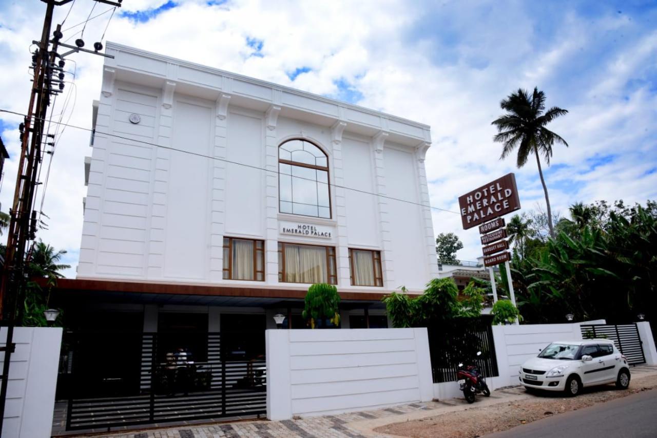 Hotel Emerald Palace Kottiyam Exteriör bild